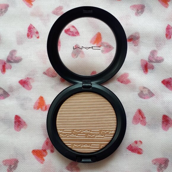 MAC Cosmetics: Extra Dimension Skinfinish - Whisper of Gilt - Picture 8 of 14